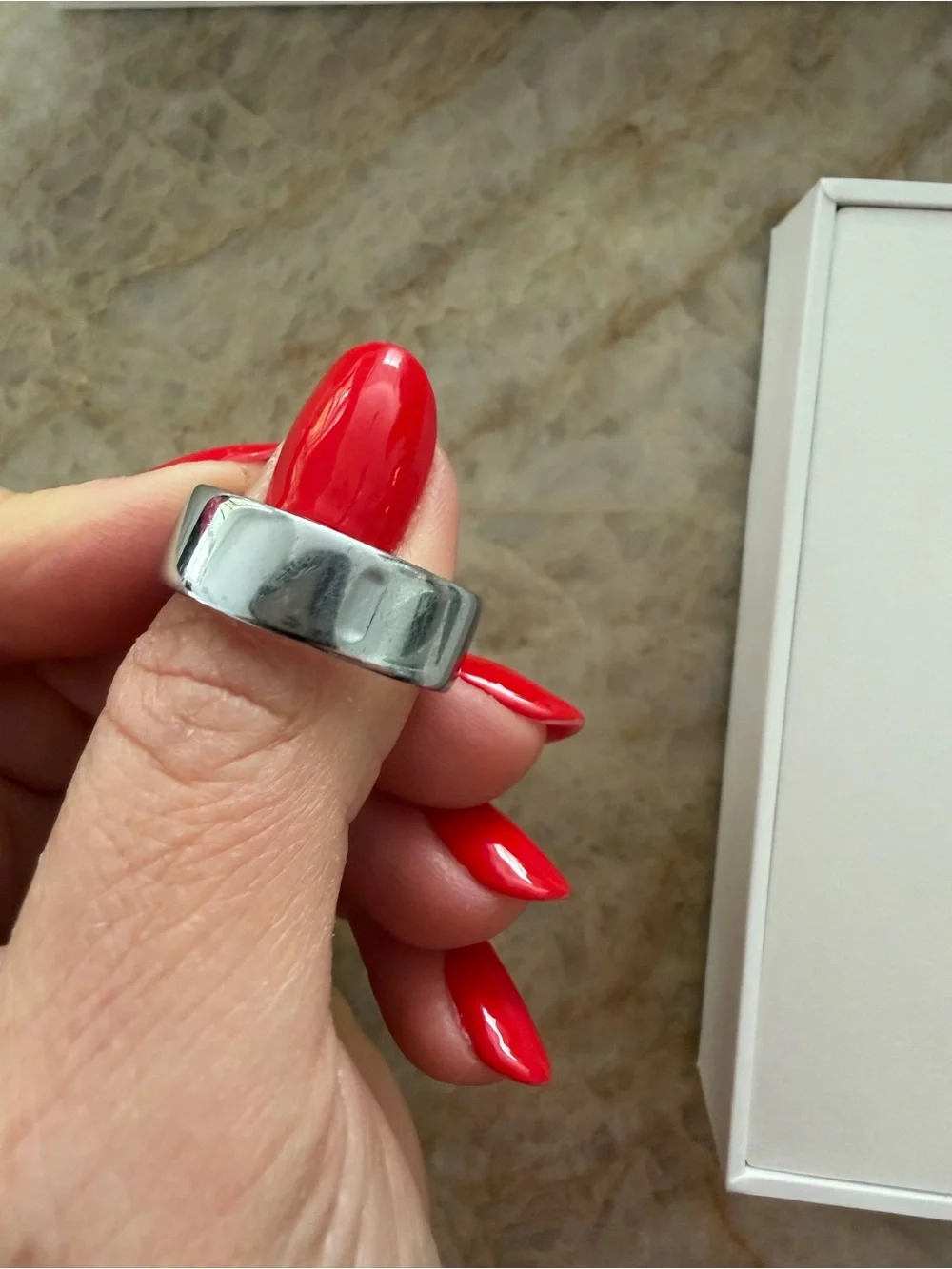 Oura Ring 4 Smart Ring - Silver 9